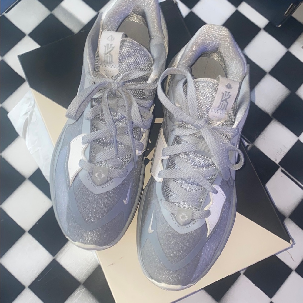 Nike Athletic Shoes in Gray and White